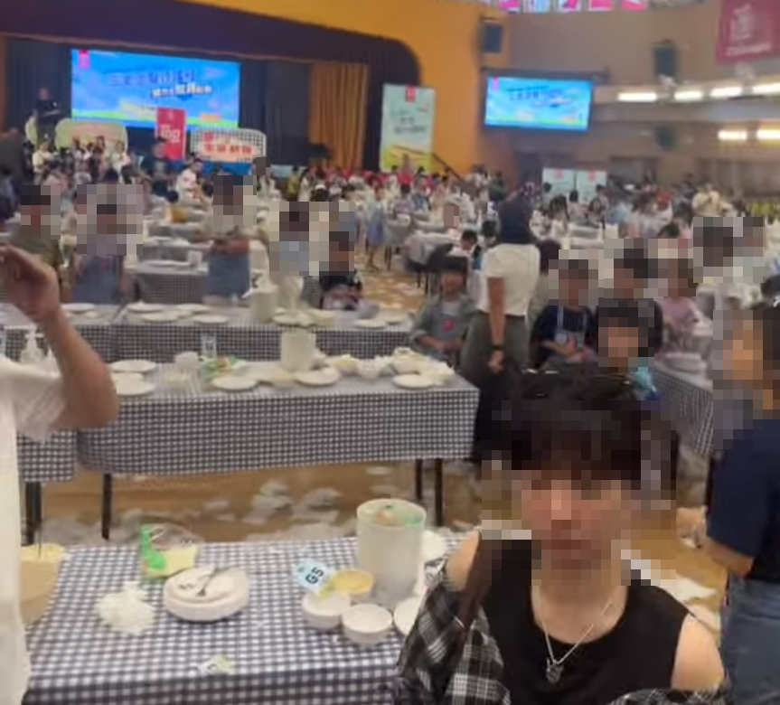 嘉頓為慶祝創立100周年在灣仔聖公會鄧肇堅中學舉行「最大規模的三文治製作課程」世界紀錄挑戰,活動結束後現場出現混亂,有家長爭先恐後接走子女,場地大門遭破壞,導致門柄脫落。(Threads)