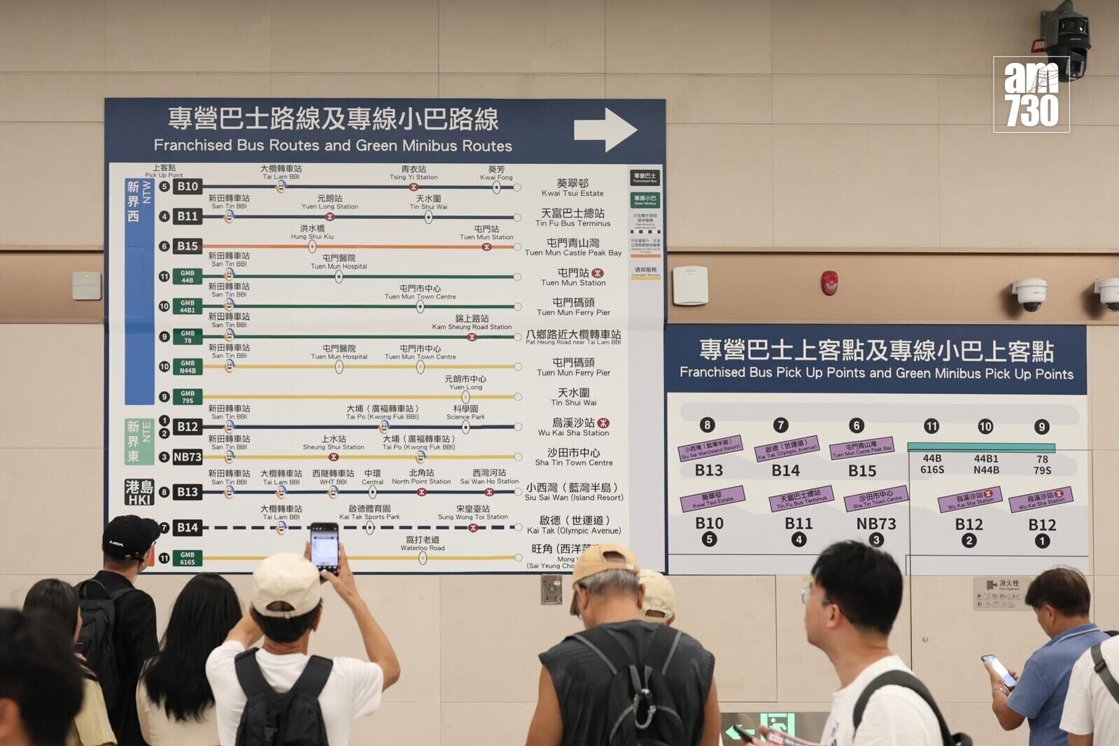 新皇崗口岸正式投入服務,不少市民特意到場「打卡」。(周令知攝)