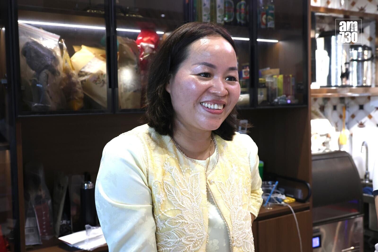 潮州菜館負責人薛小姐表示,通關首日生意非常理想。(周令知攝)