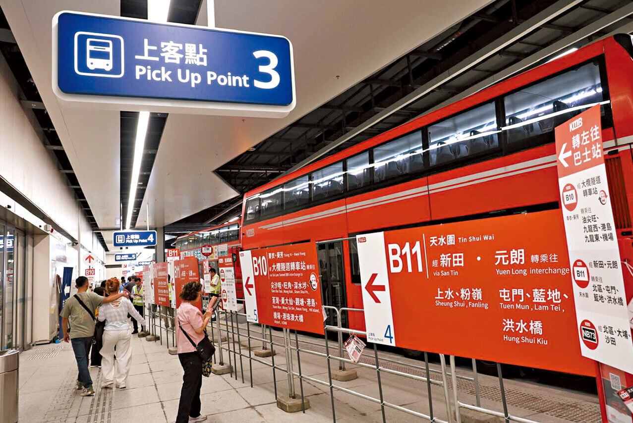香港巴士總站設有大量路線指示。
