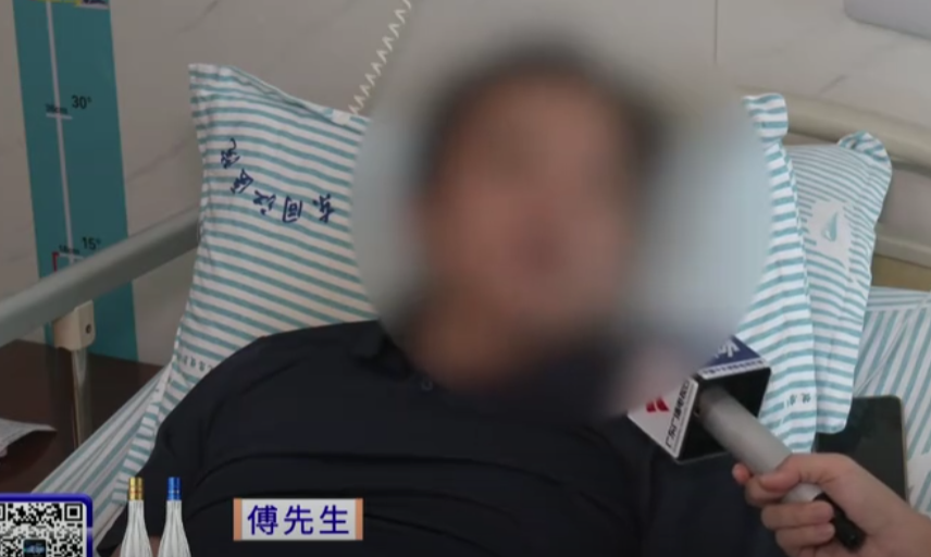 佛山市順德區嶺南花園酒店發生一家三口住客被困洗手間4小時事件。事主傅先生與妻子為15個月大兒子洗澡後,門鎖故障無法打開門,三人齊困於洗手間4小時,按求救鐘亦無反應,期間事主嘗試破窗撞門,導致手部及肋骨骨折。(廣東廣播電視台「DV現場」)