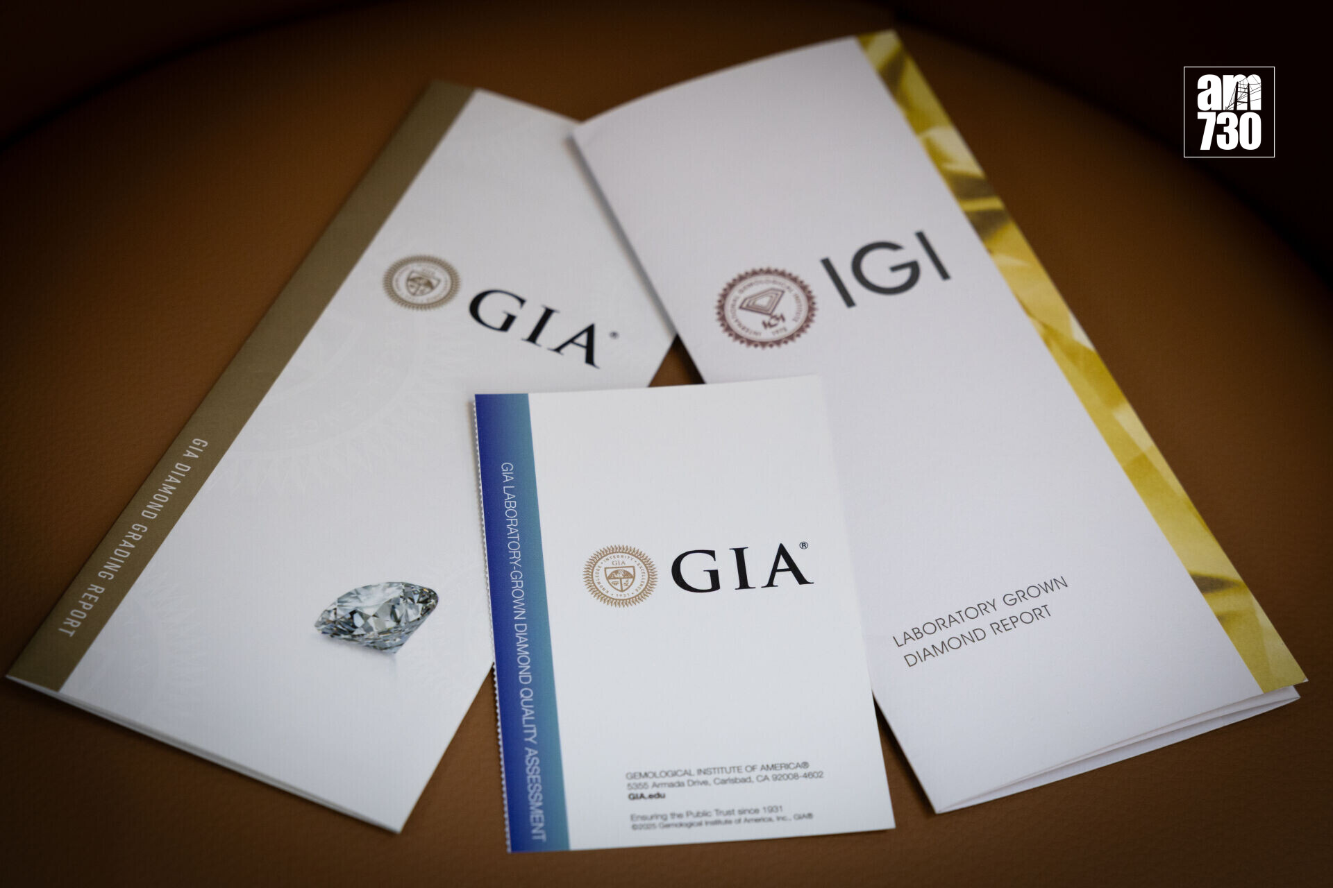 Gali提醒消費者,購買鑽石首飾時要留意證書,即使是實驗室培育鑽石一樣會有證書。(蘇文傑攝)