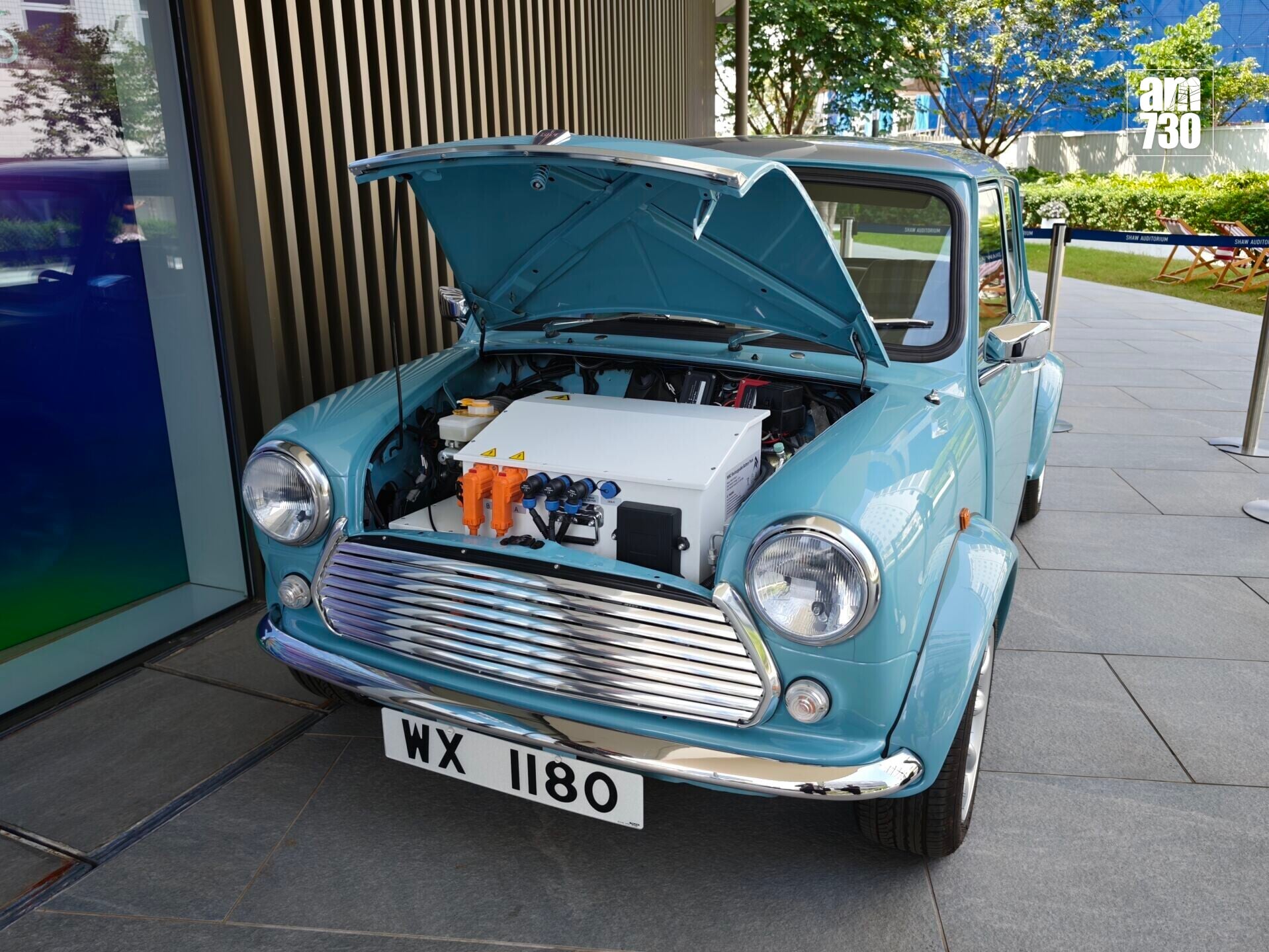 電動車|1990 Rover Mini電動版電池在車頭及尾箱。