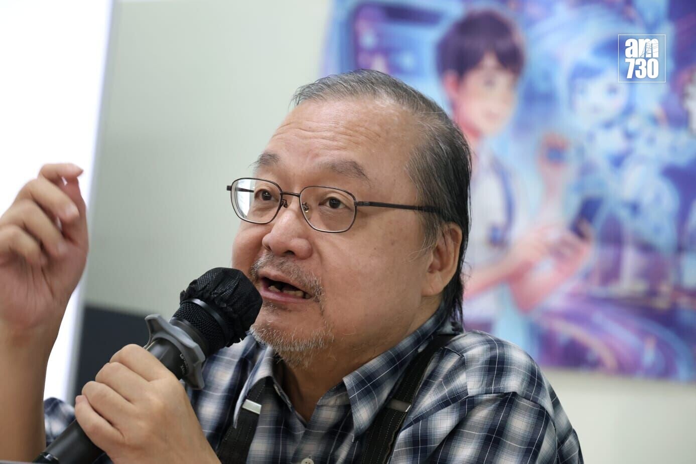 關啟文指禁用社交媒體未必最理想。(周令知攝)