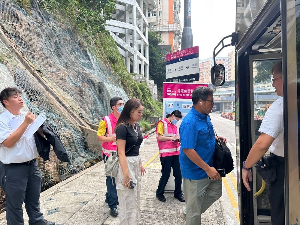 港鐵指,相關車站有加派職員指引及協助乘客,以及加强乘客資訊發放。(港鐵圖片)