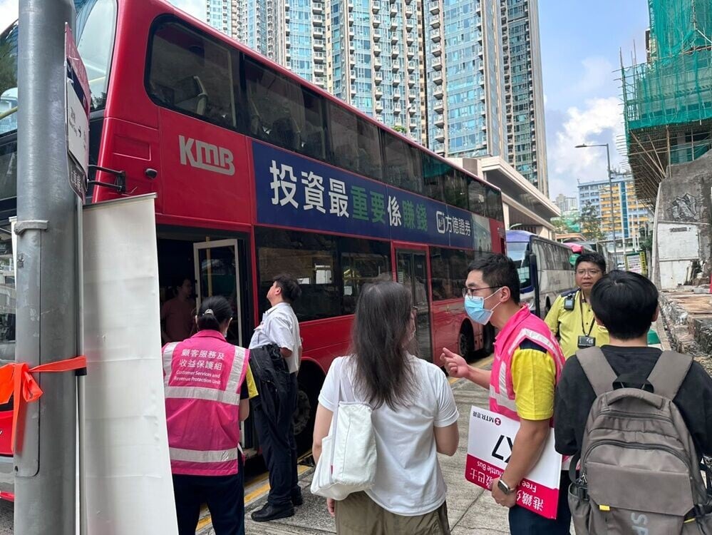 港鐵指,相關車站有加派職員指引及協助乘客,以及加强乘客資訊發放。(港鐵圖片)