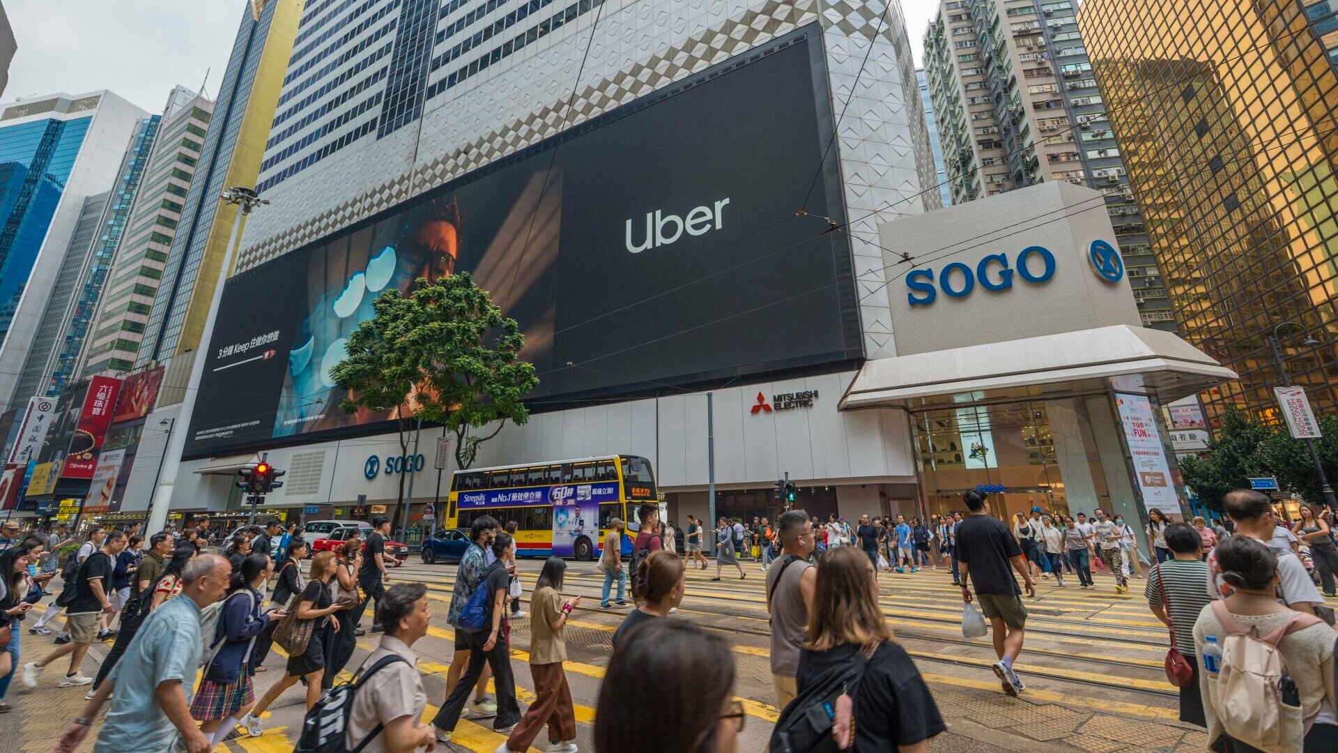 Uber指，國慶黃金周內地客的十大熱門香港景點，包括銅鑼灣崇光百貨。