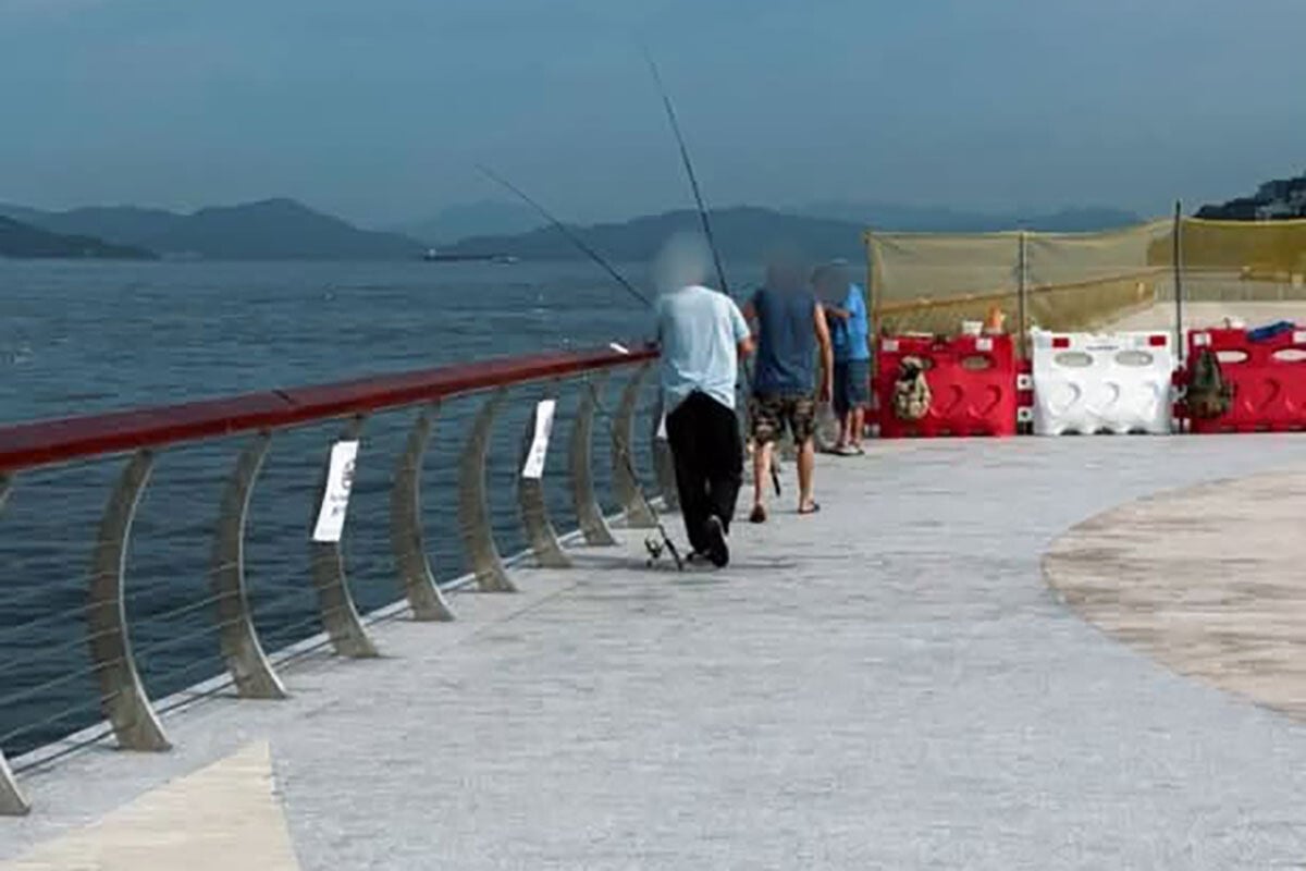 何沅蔚話早前接獲居民,有人喺數碼港公園食煙同釣魚。(何沅蔚FB圖片)