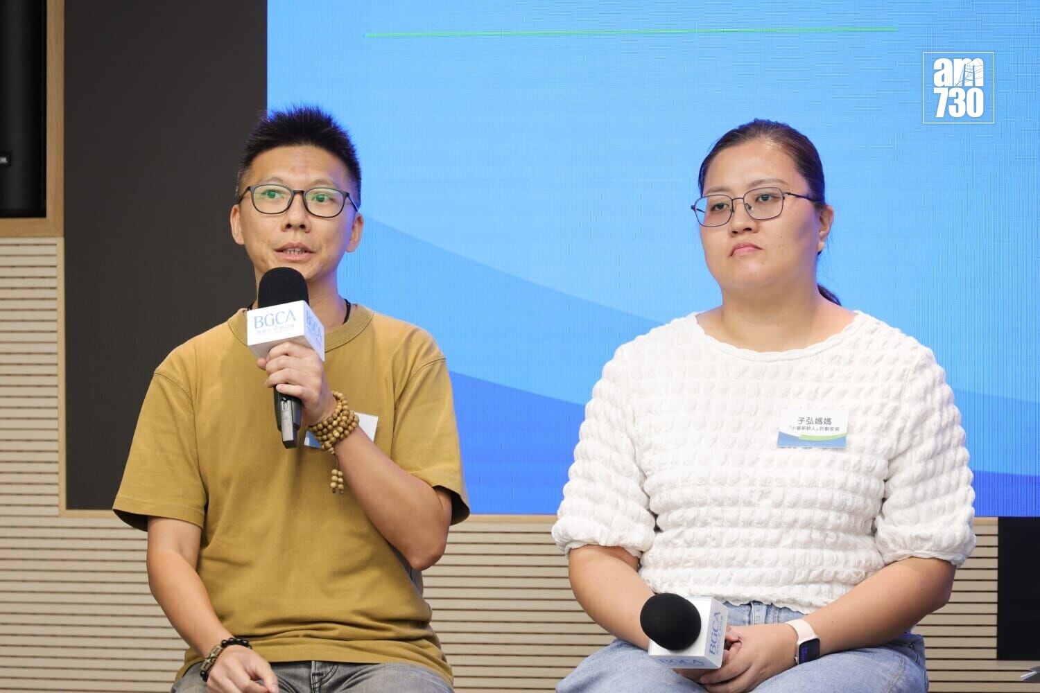 易澤父親(左)指課程不但有助兒子成長,亦令他學懂處理親子衝突及自身情緒。(吳康琦攝)