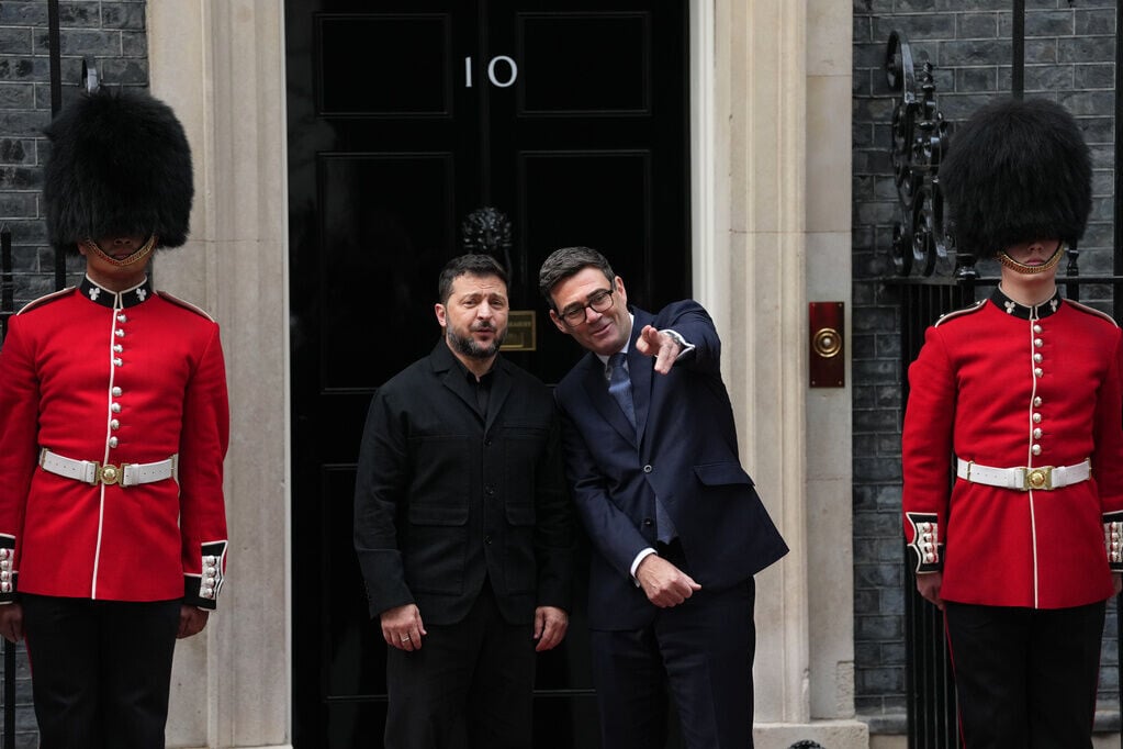 澤連斯基持續得歐洲盟友支持。圖為他訪英獲英揆貝安德接見。(美聯社)