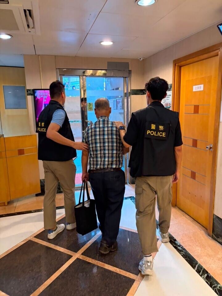 臺日電梯於觀塘翠屏北邨和沙田博康邨的更換升降機工程出現嚴重缺失。警方拘捕一名公司董事及兩名註冊工程師
