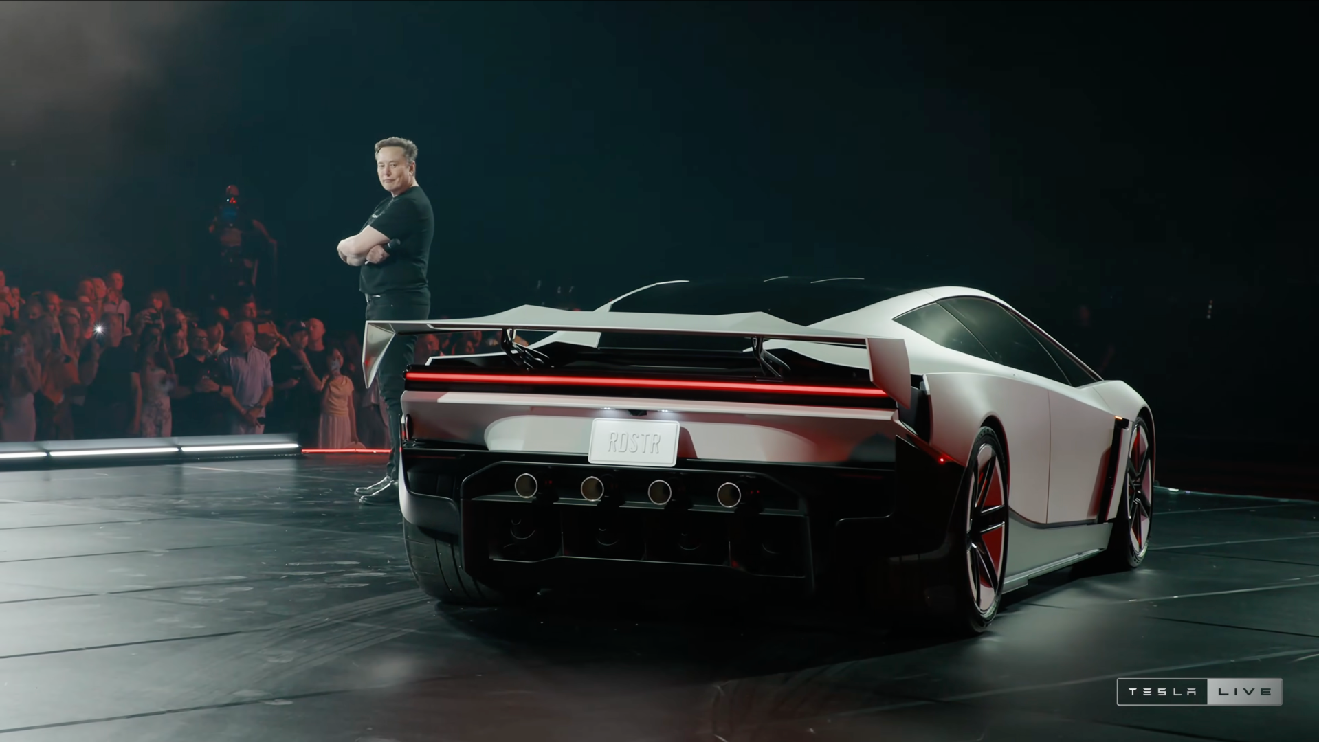 Tesla Roadster由馬斯克親自主持發布會,介紹這款如火箭般的電動超跑。