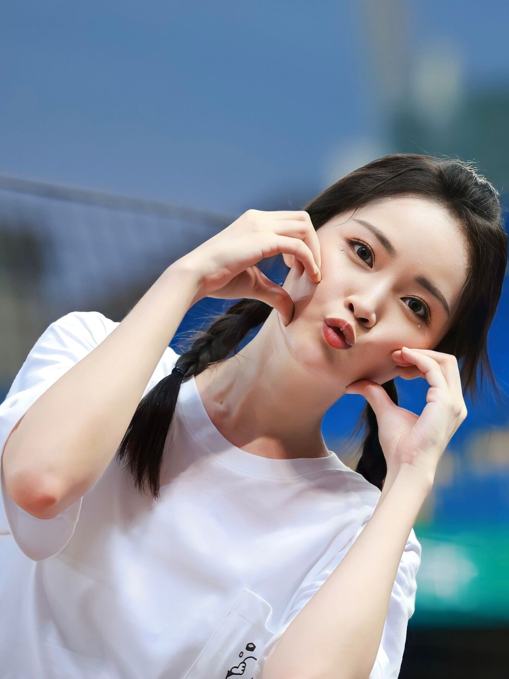啦啦隊女神怡琪身高1.7米