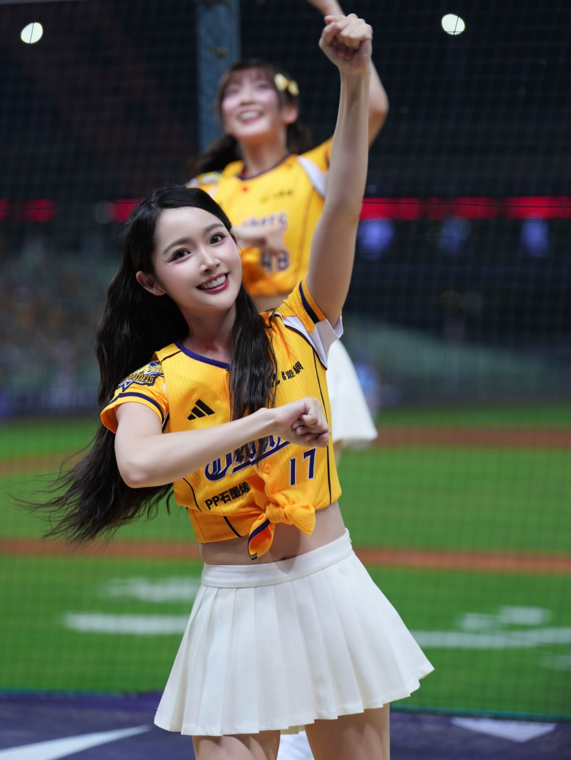 啦啦隊女神怡琪身高1.7米