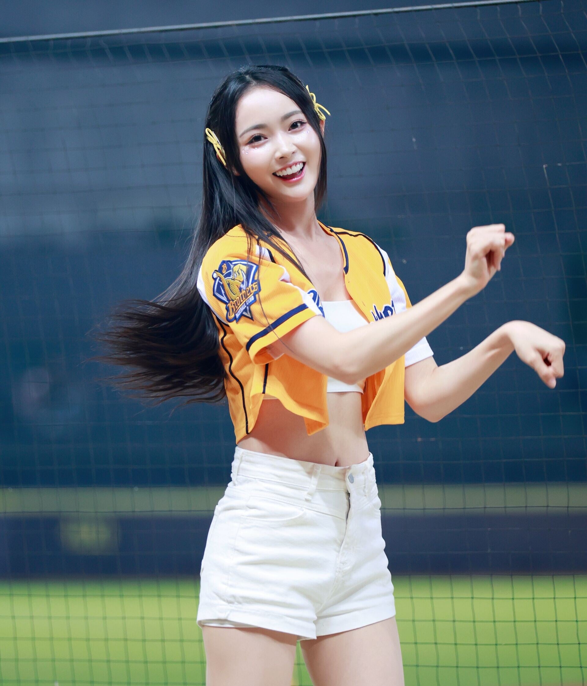 啦啦隊女神怡琪身高1.7米