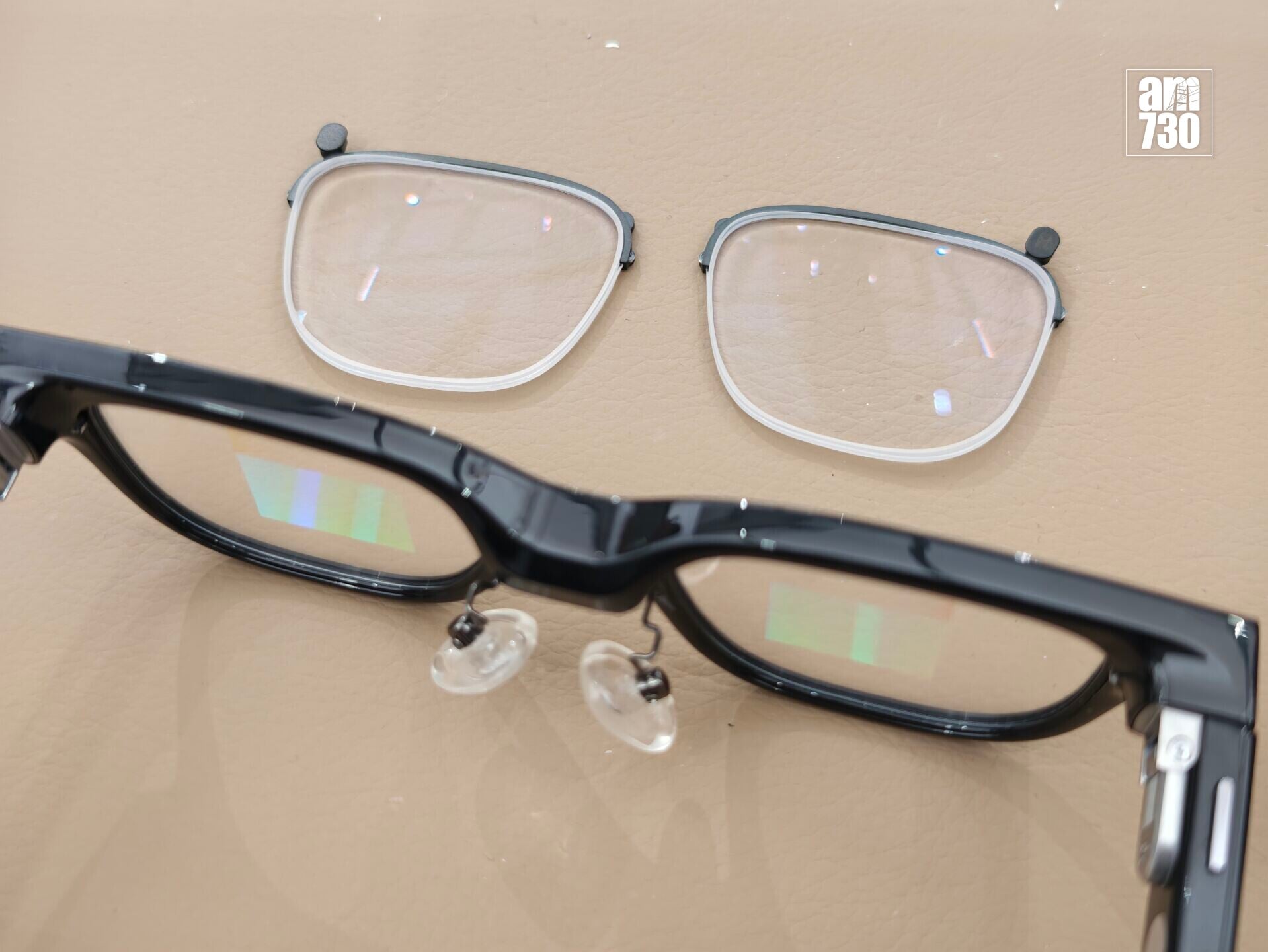 Rokid Glasses可另配有近視度數的鏡片。