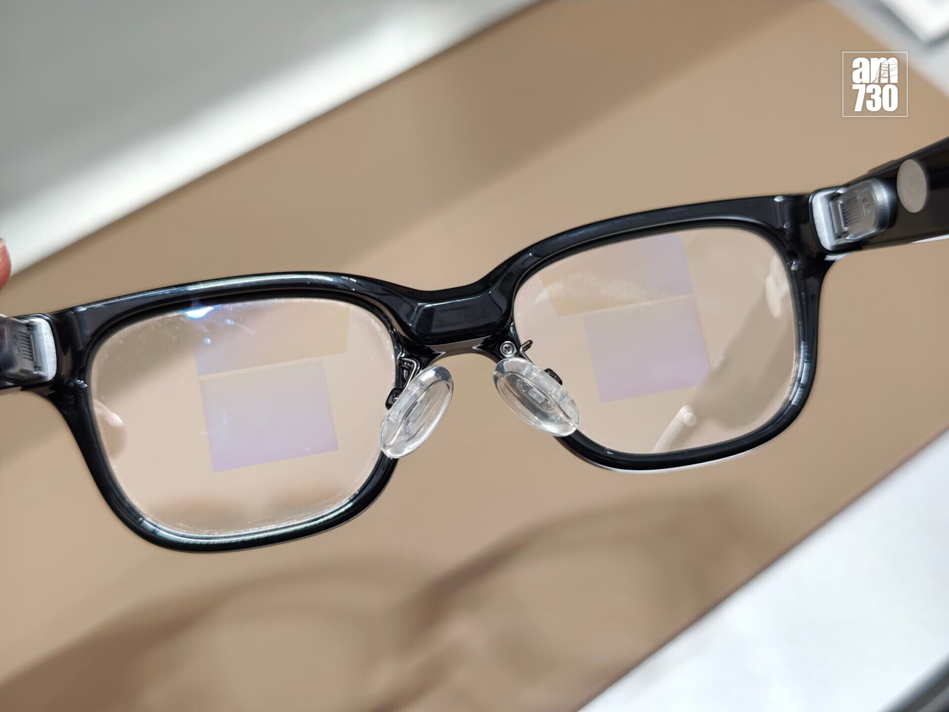 Rokid Glasses設有鼻托,更適合亞洲面形。