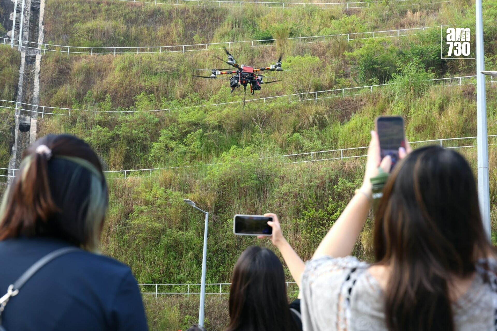 消防重陽節期間加強巡邏高危地點,引3項無人機科技助監察山火。(林俊源攝)