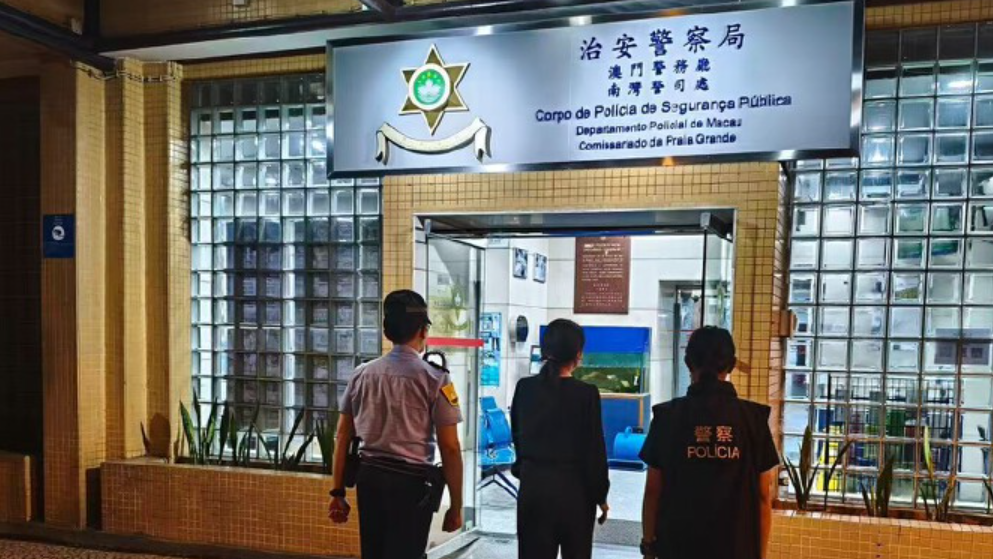 澳門治安警拘捕一名20多歲報稱任職導遊的南韓女子，她涉嫌拾遺不報，被截獲移送檢察院偵辦。(澳門治安警圖片)