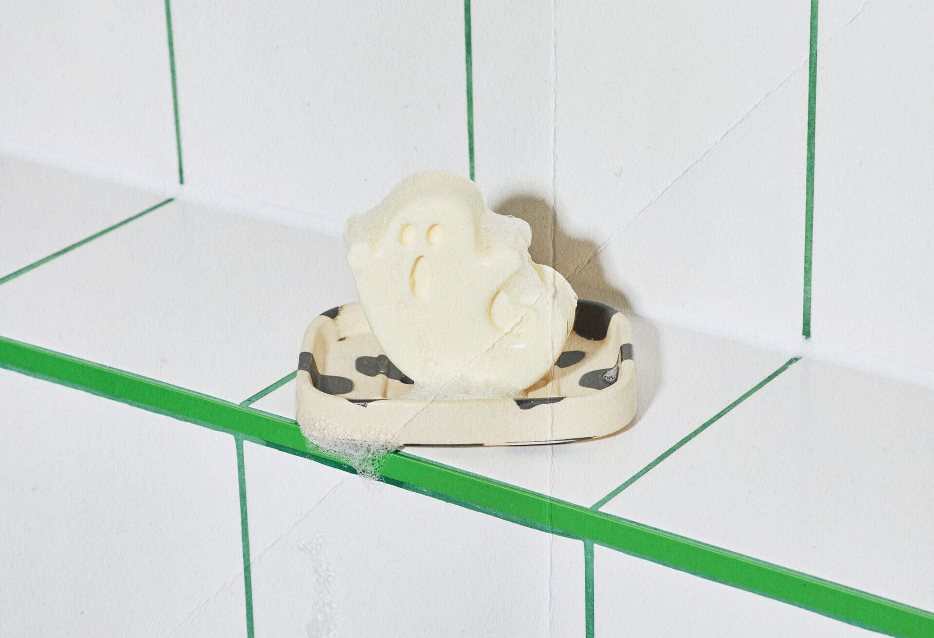 LUSH ghost in the dark soap hero 11