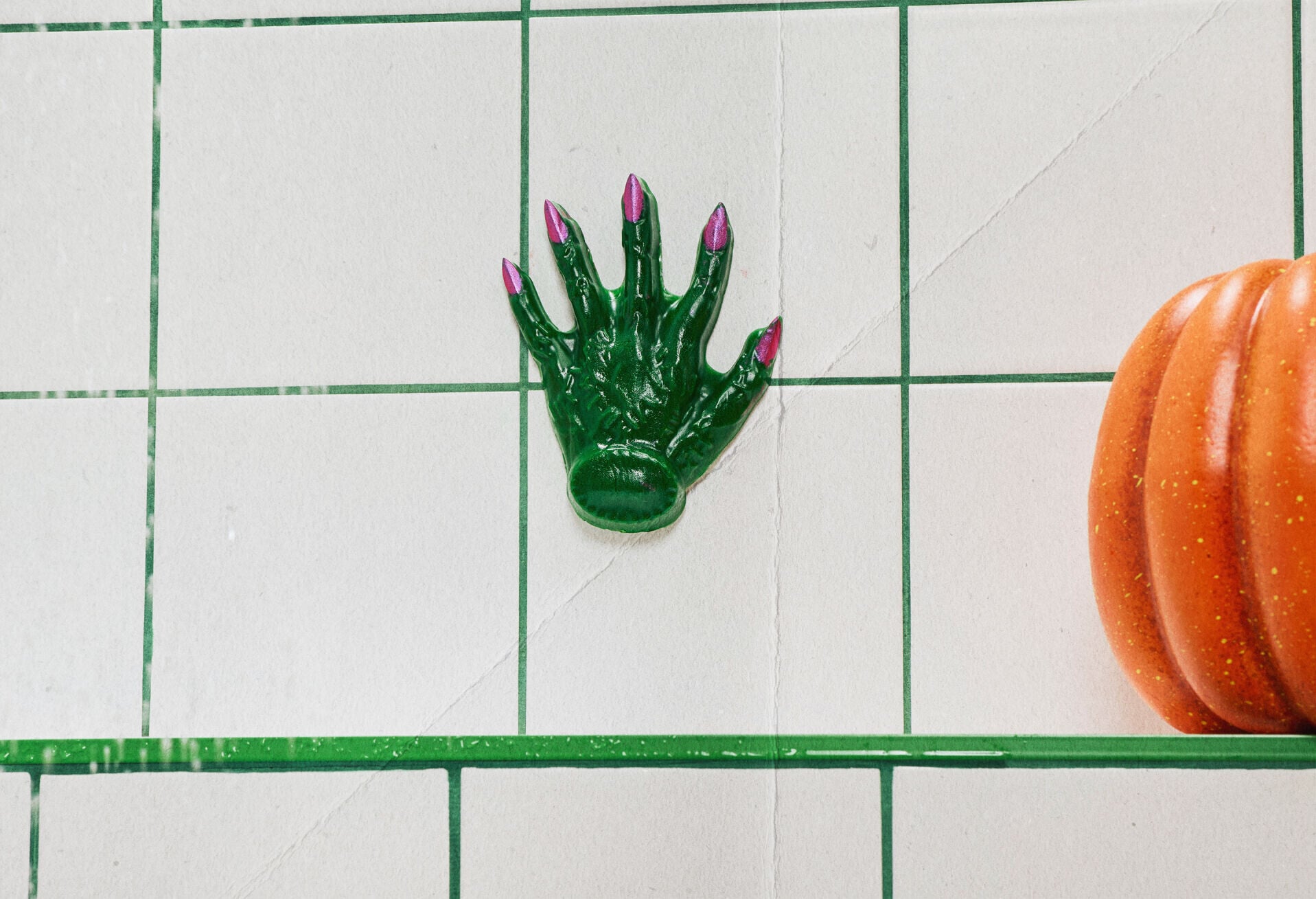 LUSH witchs hand shower gummy hero 2