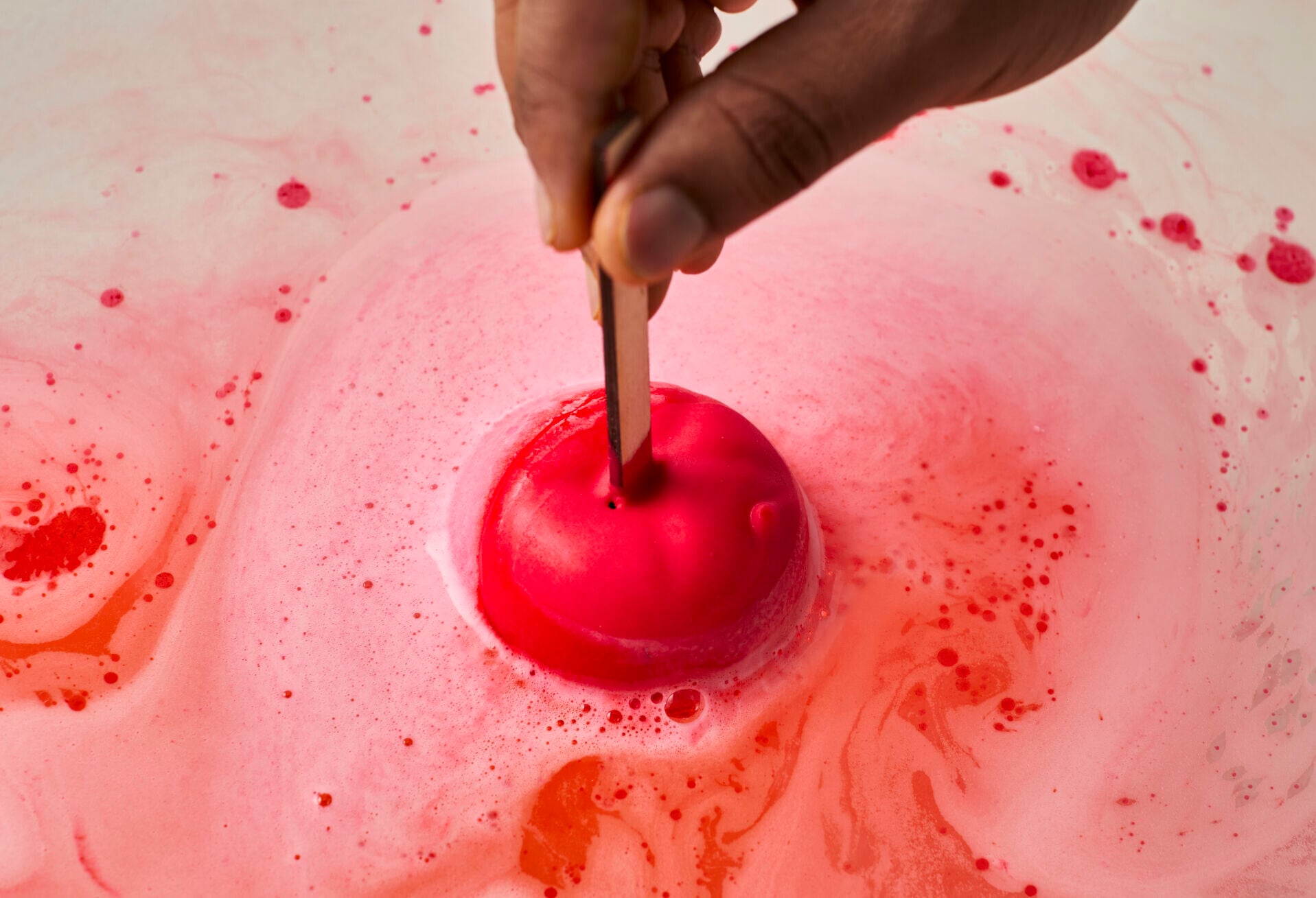 LUSH toffee apple bath bomb hero 3