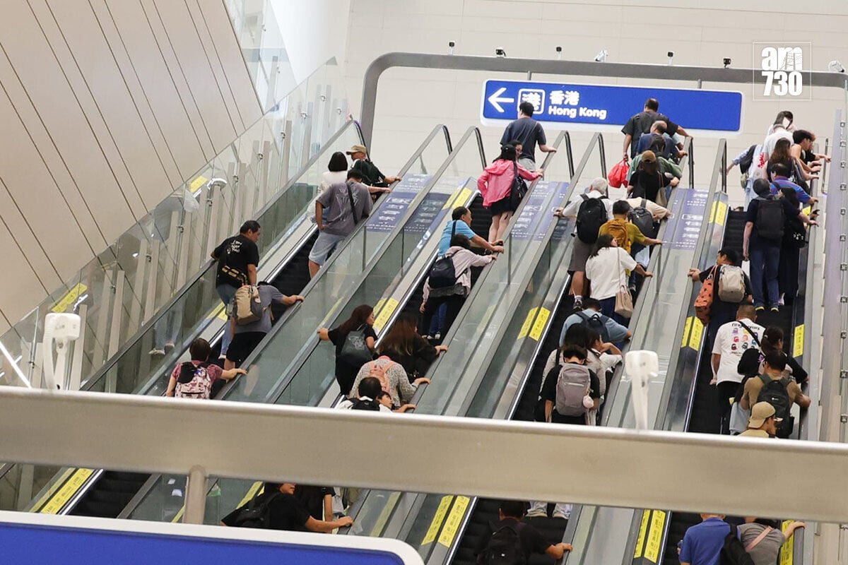 新皇崗口岸重陽節翌日迎來首個旅客入境高峰。(吳康琦攝)