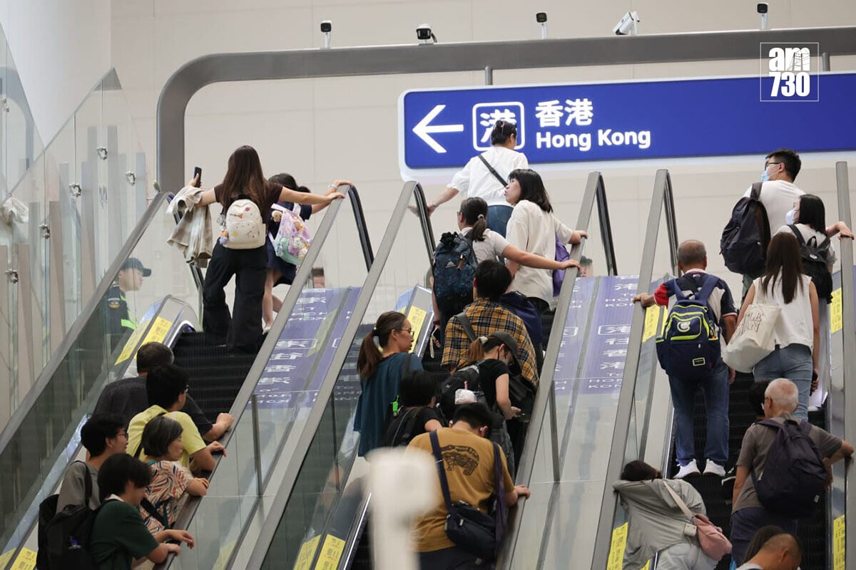 新皇崗口岸重陽節翌日迎來首個旅客入境高峰。(吳康琦攝)