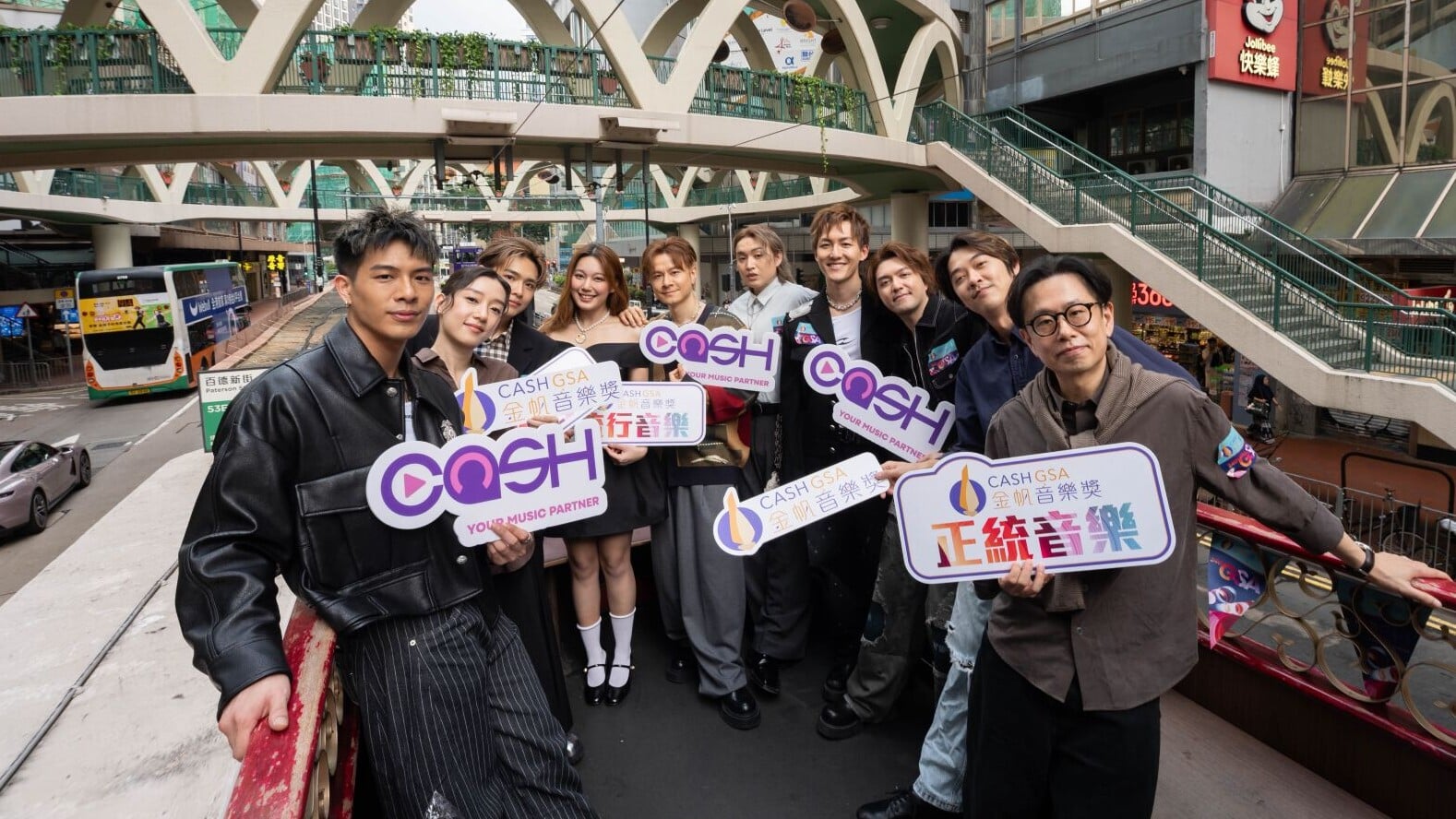 04a) 第24屆「CASH金帆音樂獎」以「新時代聲音」為主題，在陪伴幾代香港人成長的「叮叮」電車上舉行全港首個「流動音樂沙龍」並揭曉入圍名單