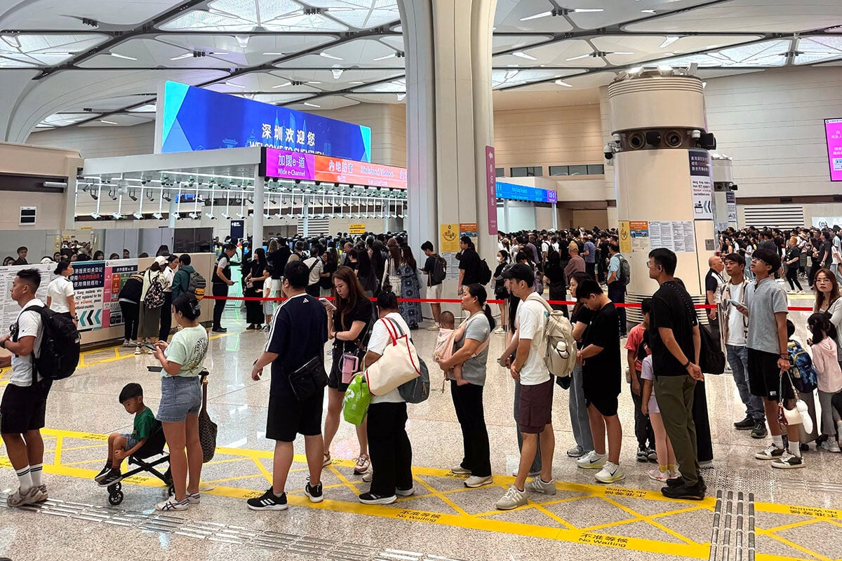 新皇崗口岸重陽節中午一度「迫爆」。(Threads用戶icloud.real圖片)