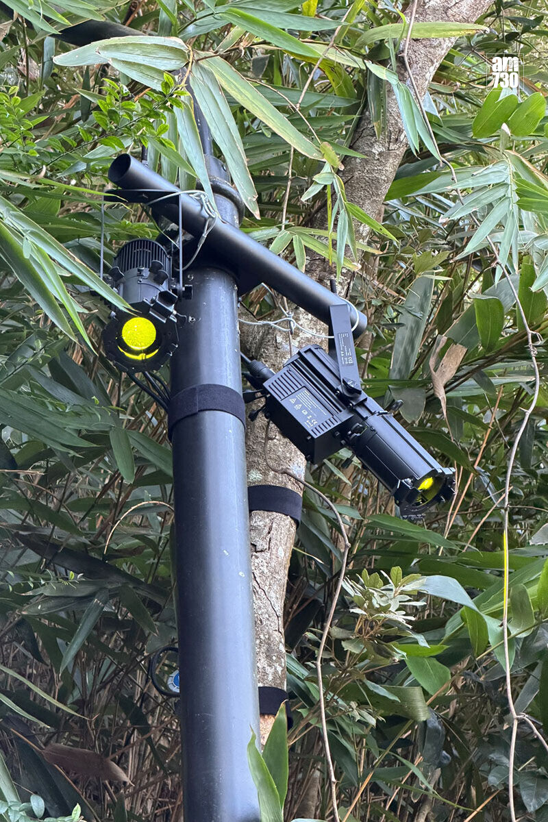 山頂步行徑一帶已安裝有燈影裝置。