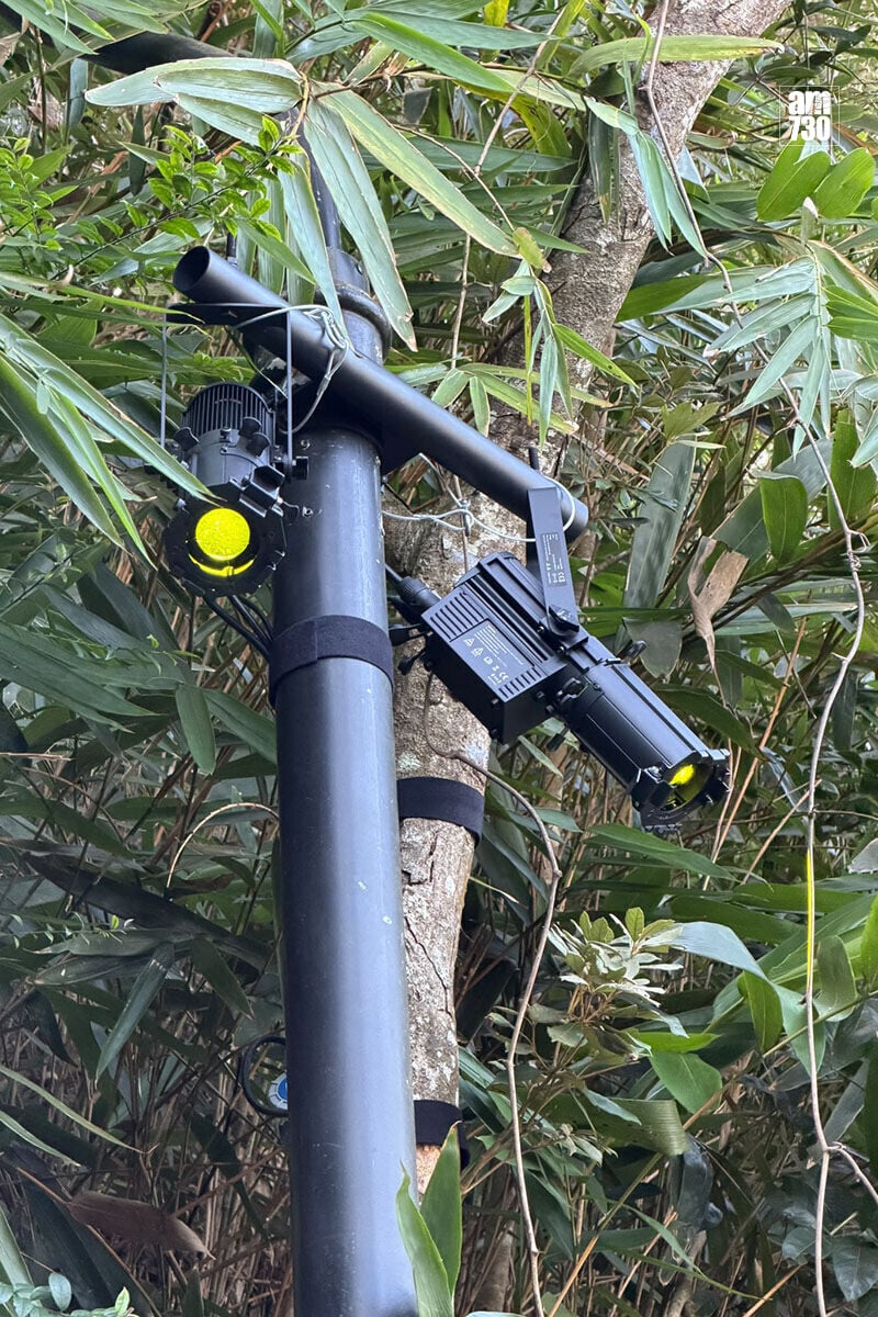 山頂步行徑一帶已安裝有燈影裝置。