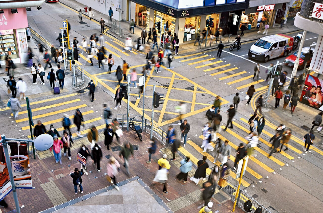 調查指，本港青年出現「既自信又焦慮」的矛盾現象。