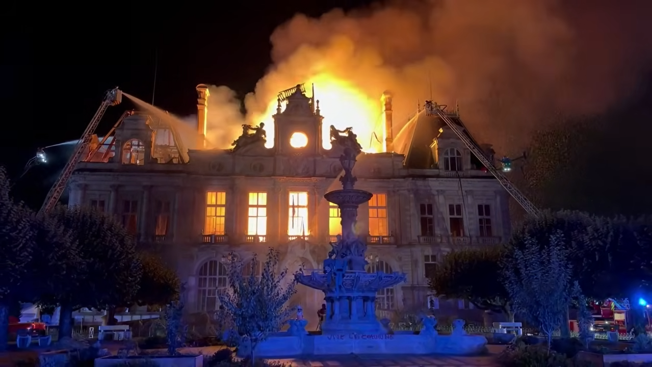 Limoges town hall ravaged by fire set during French protests AFP 0 1 screenshot