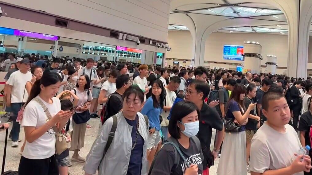 新皇崗口岸首個重陽節假期即迎來客流高峰(網上圖片)