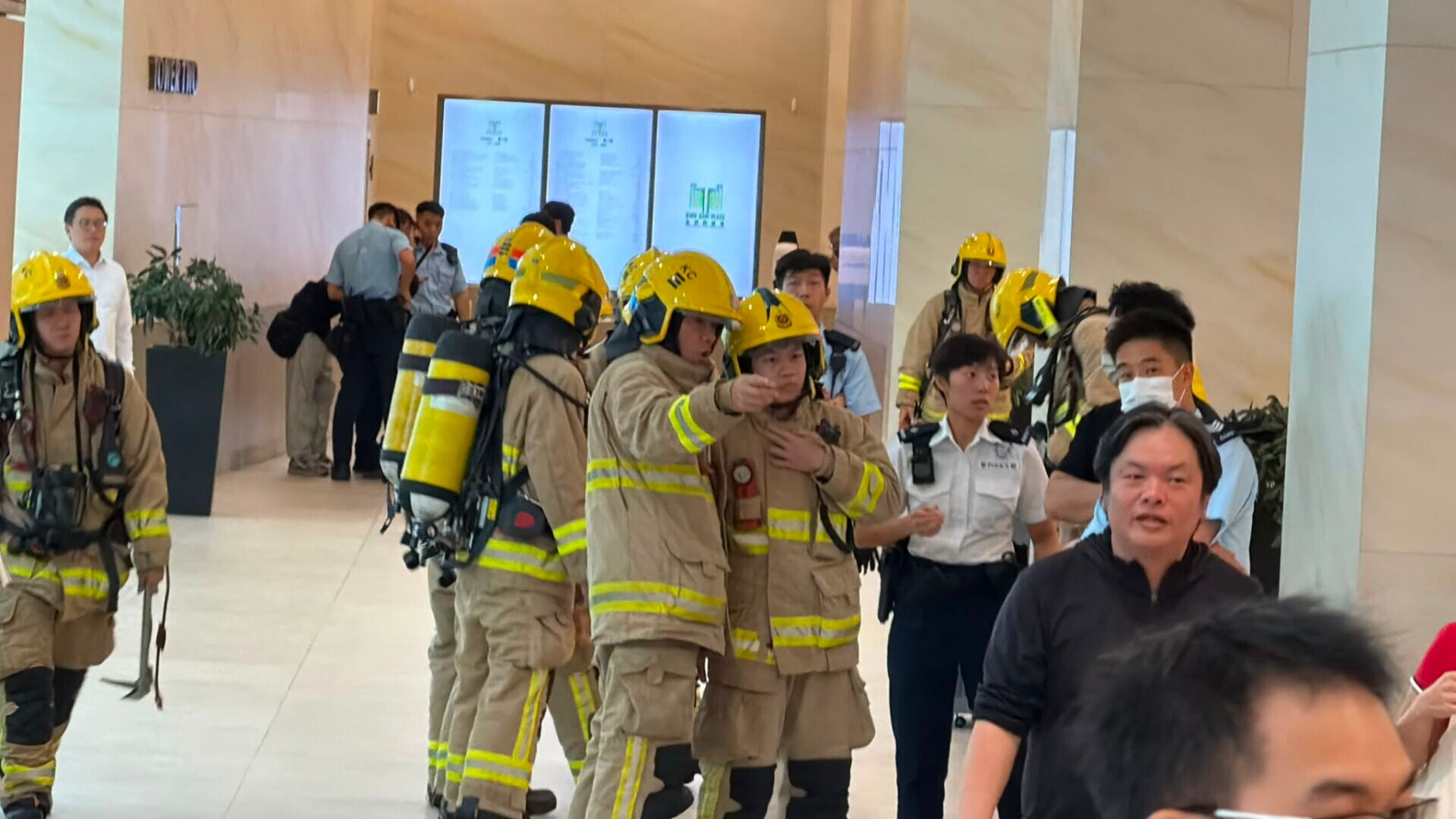 《香港01》編輯部收英國空郵粉末信　警方到場調查