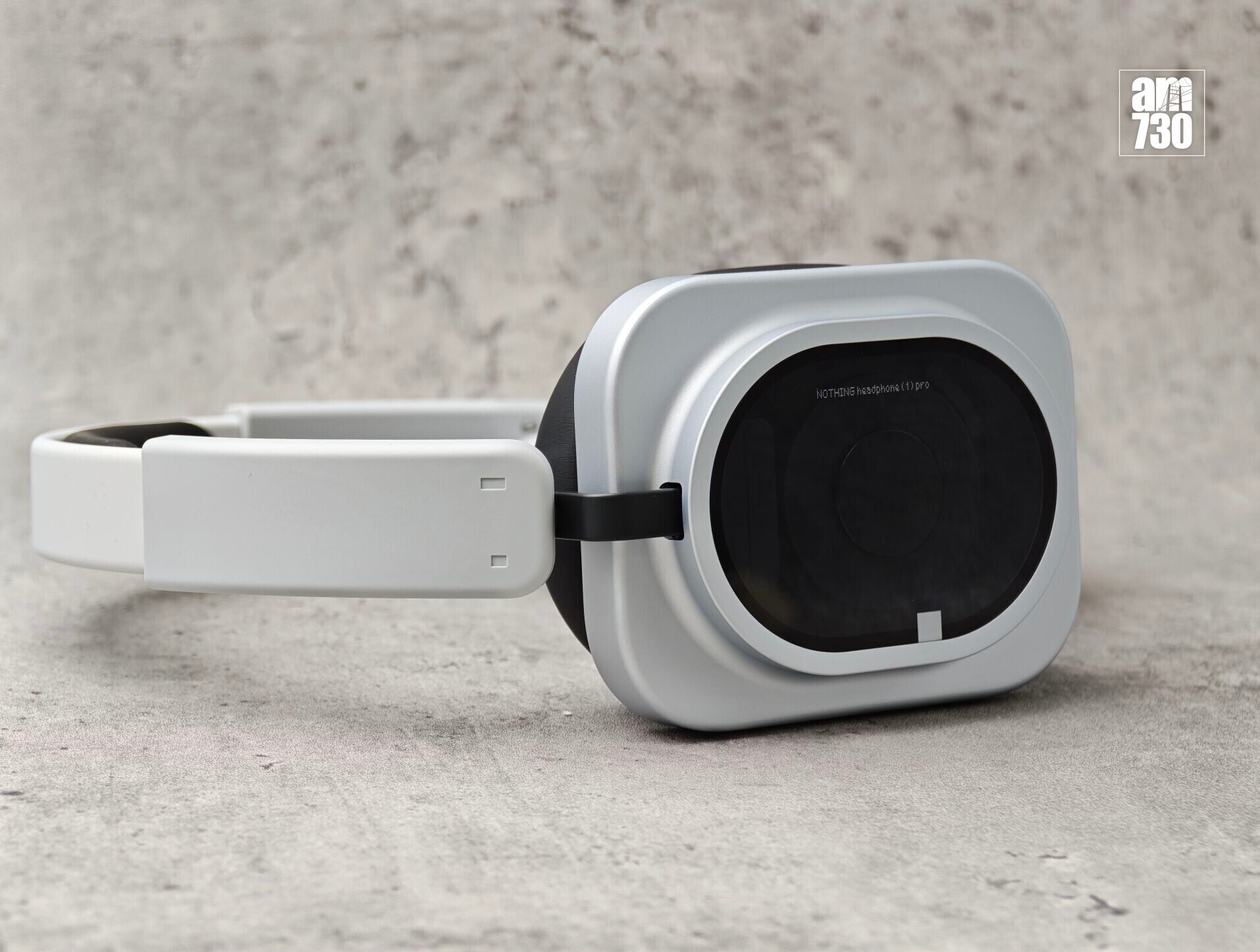 Nothing Headphone (1) Pro頭戴式耳機頭帶及耳罩均有不少細節設計。