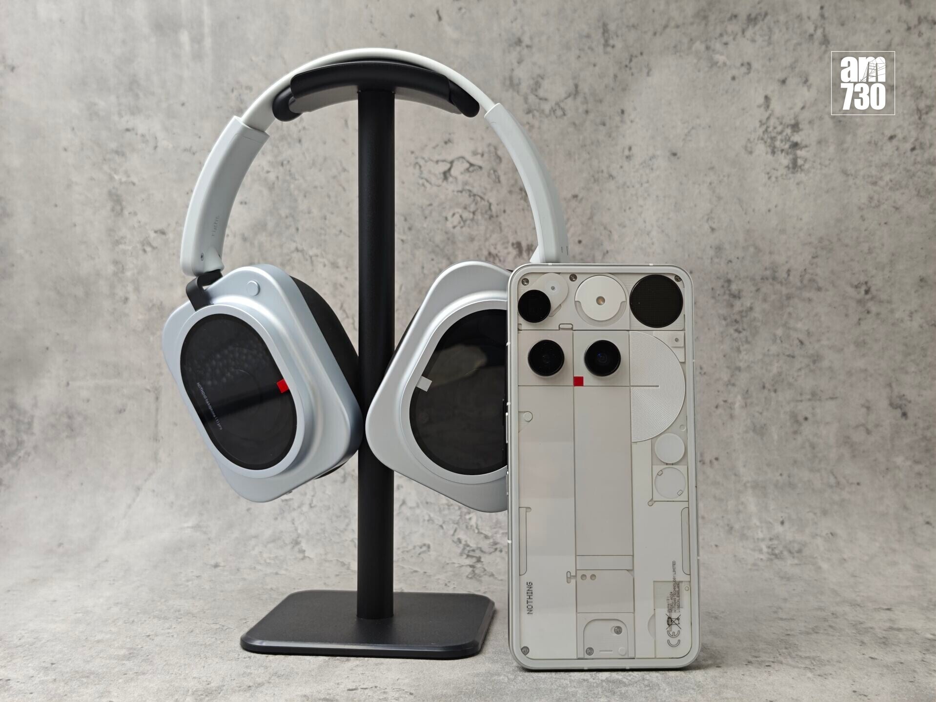 Nothing Headphone (1) Pro頭戴式耳機與自家Phone (3)為絕配。