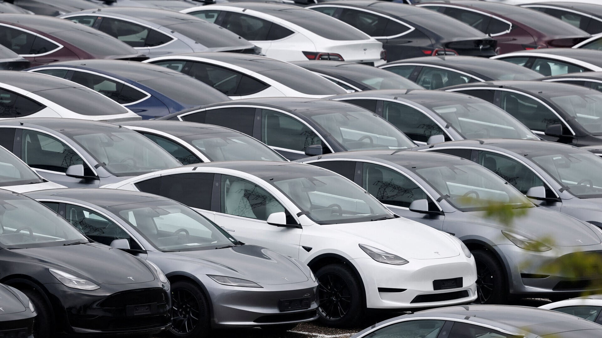 Tesla公布，第三季經營收入錄得280.5億美元，按年大致持平。(資料圖片/路透社)