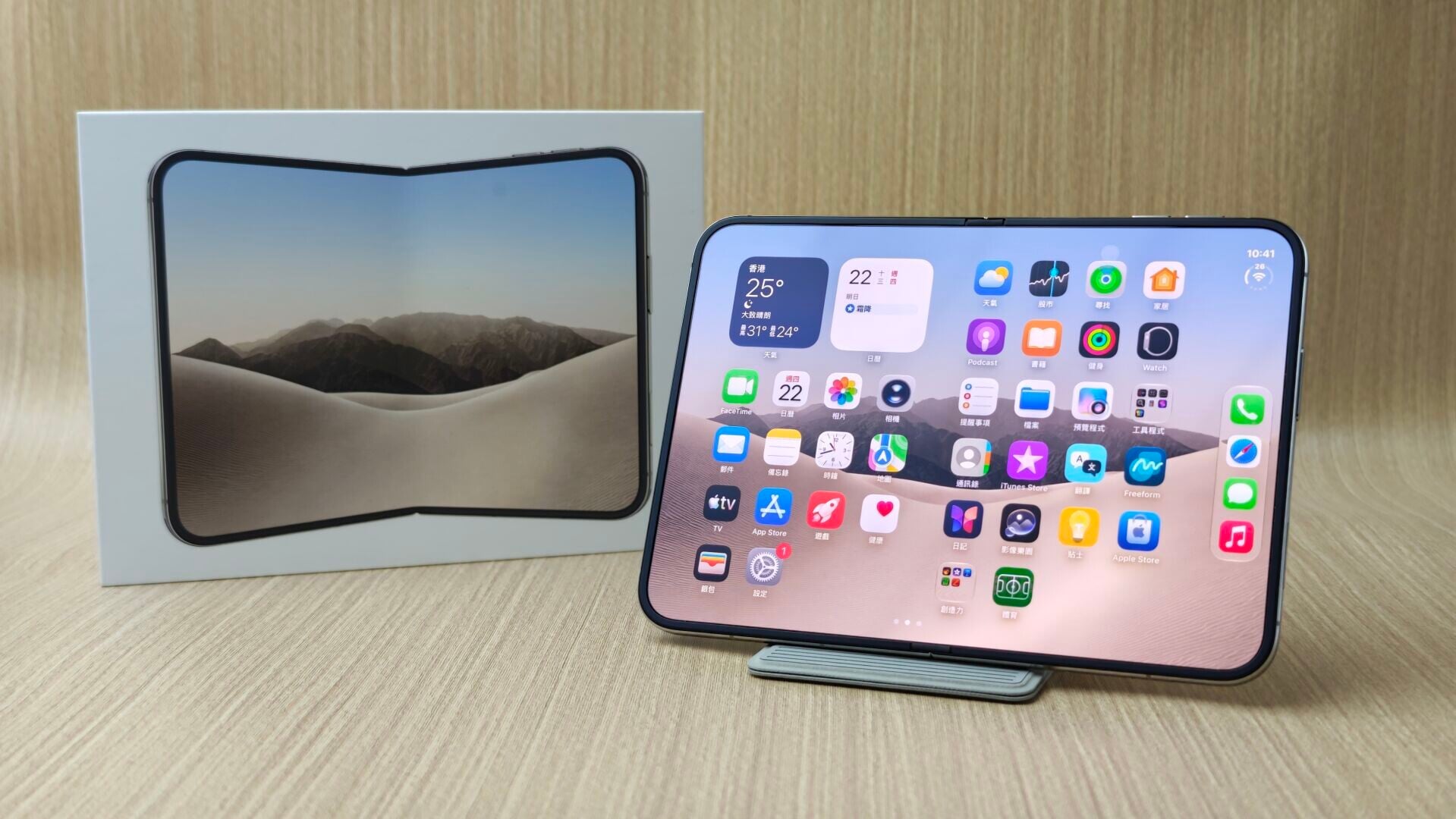 iPhone Duo即將開賣，率先快速試試Apple首部摺機的表現。