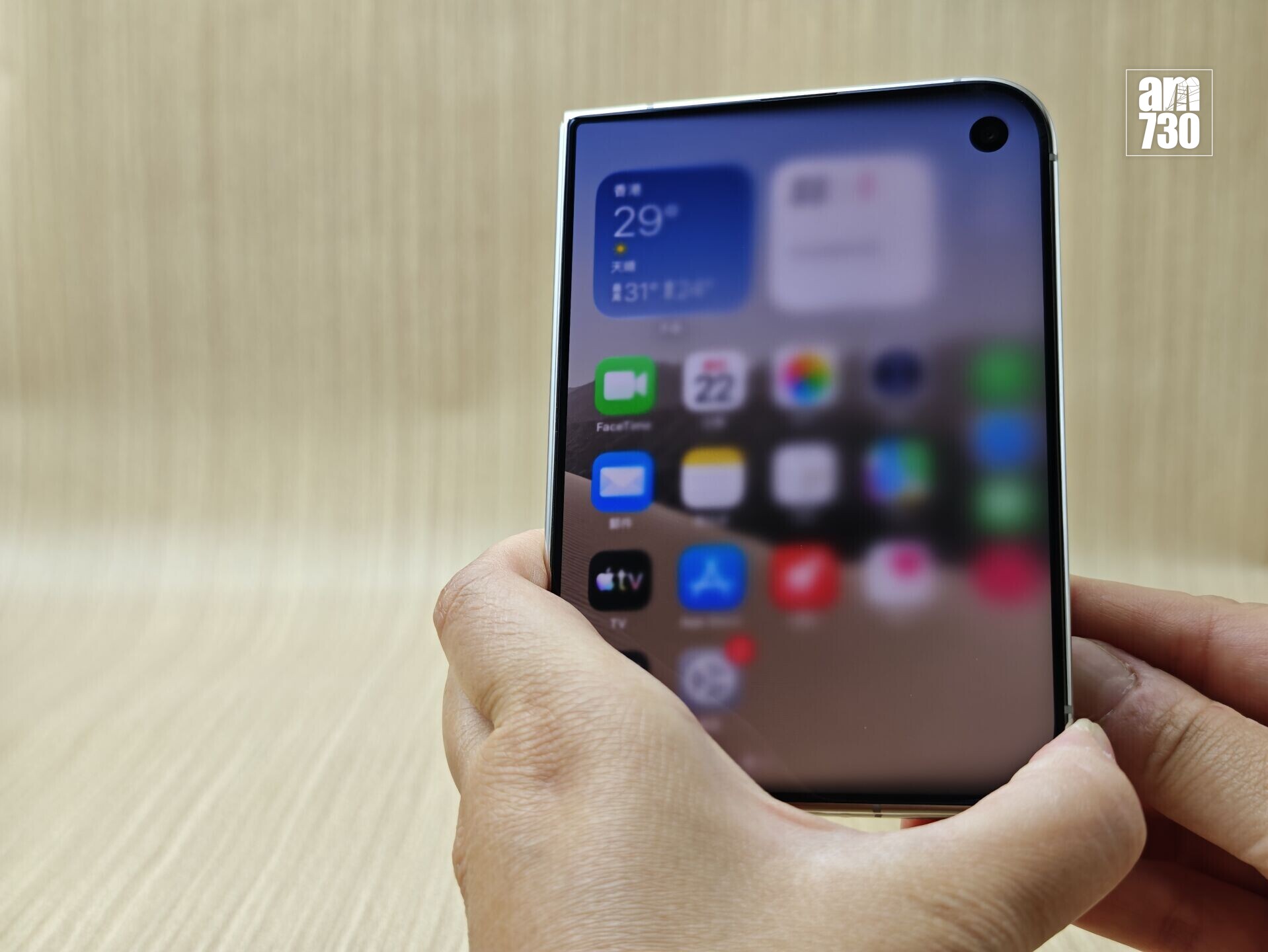 iPhone Duo開合動畫表現到Liquid Glass的質感。