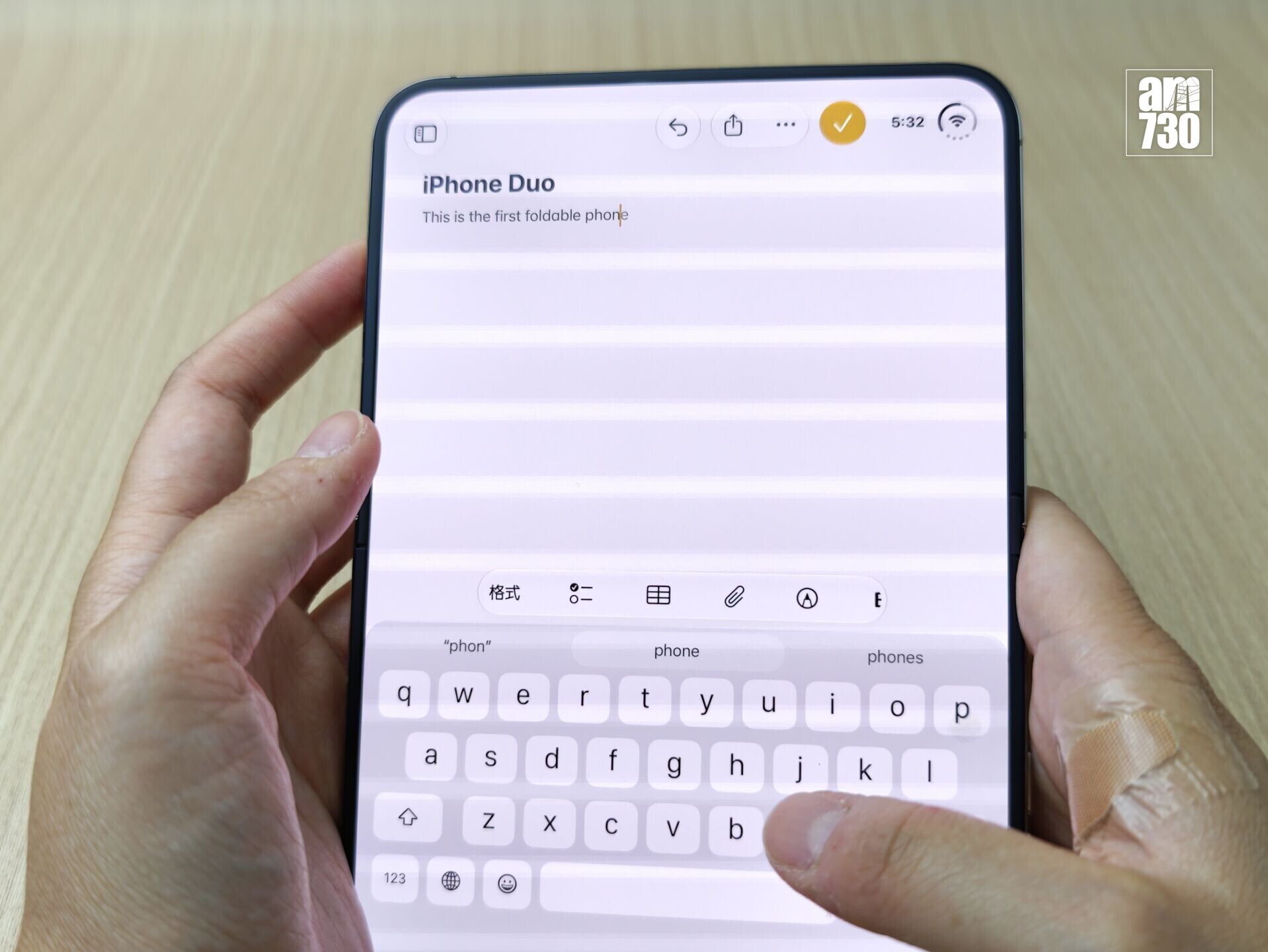 iPhone Duo直向打字較為容易。