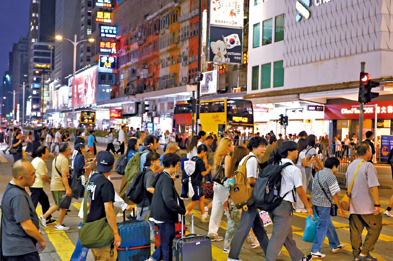 7月至9月總就業人數增加約3,000人至365.5萬人。(林俊源攝)
