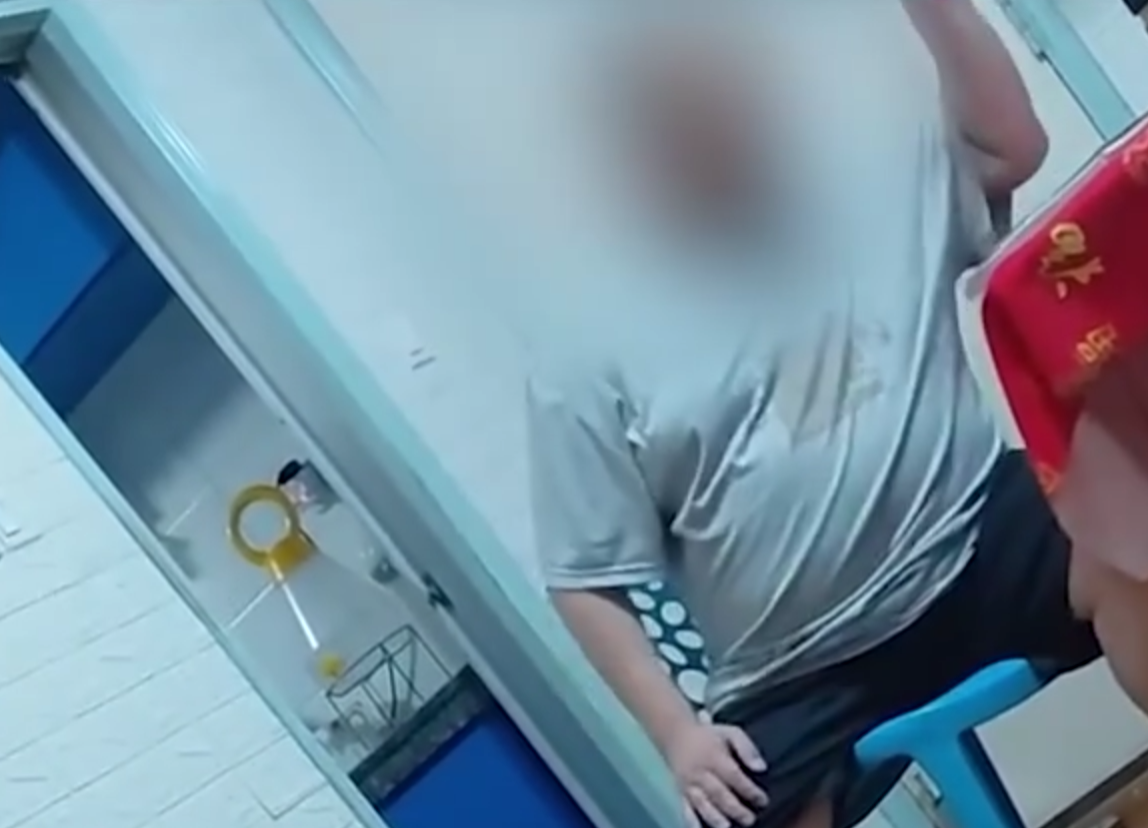 一名女童拍片求救,指:「屋企人開始癲」,片中可見她被家人連番大聲爆粗責罵。