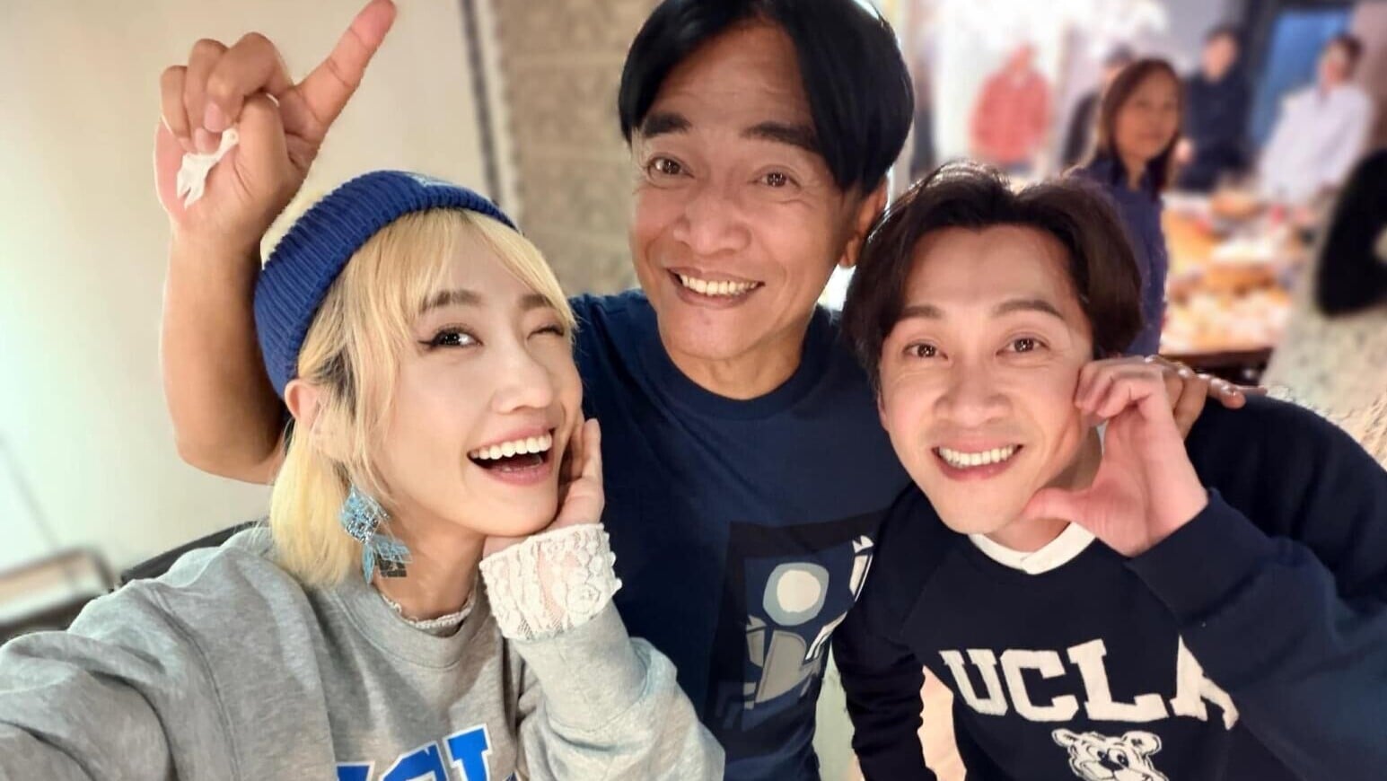 吳宗憲（中）證實將缺席本屆金鐘獎節目類頒獎典禮，希望主持搭檔陳漢典（右）、Lulu（左）當天能得獎。（圖／翻攝自Lulu Facebook）