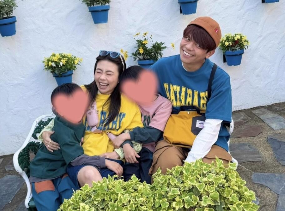 蔡阿嘎與妻子二伯共同創立的服飾品牌HAHABABY近日因抄襲風波遭到炎上。(圖/翻攝自IG)