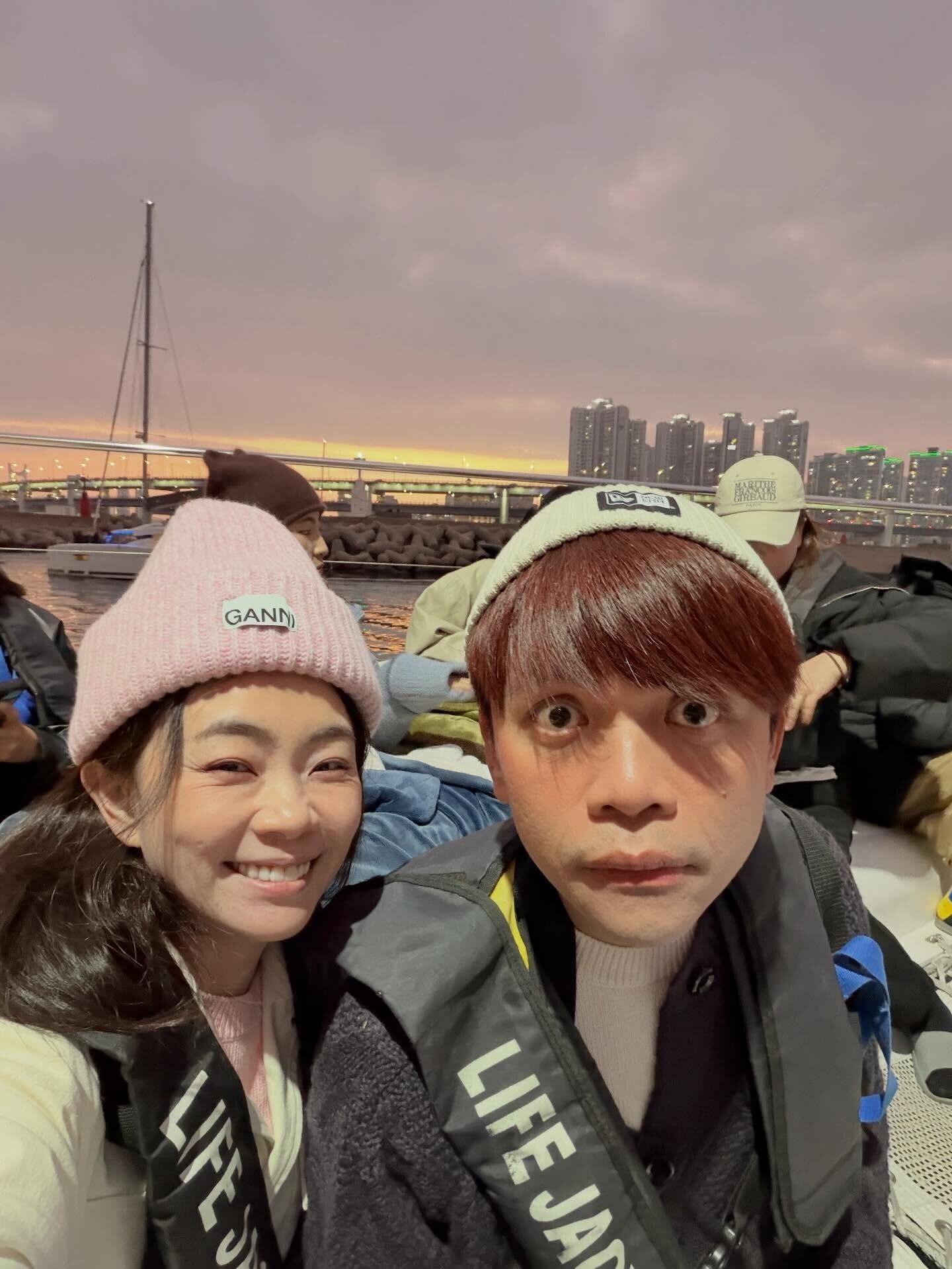 蔡阿嘎、二伯遭質疑旗下品牌HAHABABY抄襲。(圖/翻攝自二伯臉書)
