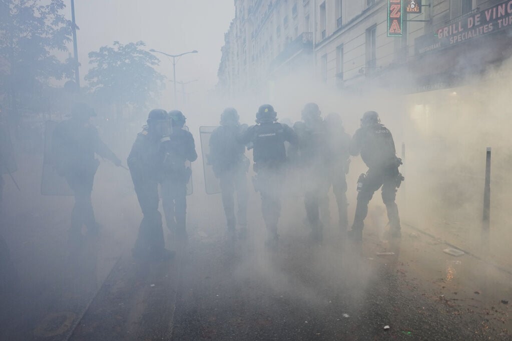 法國周六繼續出現示威(AP)