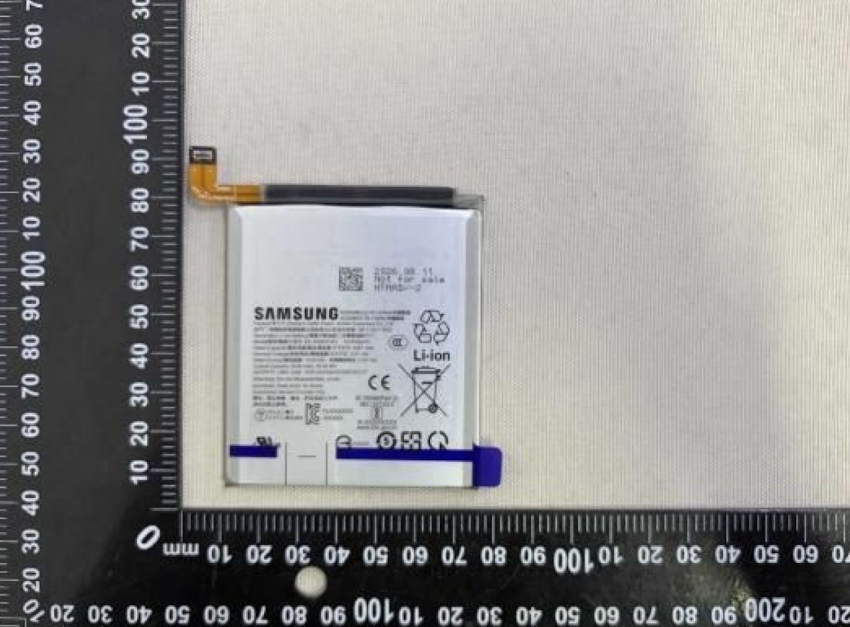 生產商則為國內的 Zhuhai CosMX Power。雖然實物照片未能清晰顯示具體數字,但已進一步確認了新機的硬體開發進度