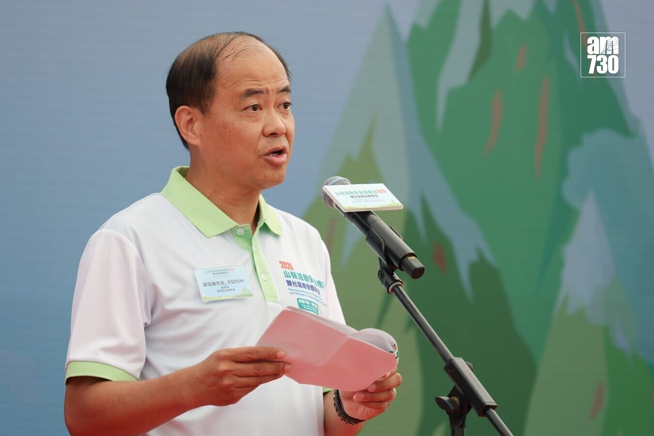 梁冠康提醒市民行山應結伴同行。(吳康琦攝)